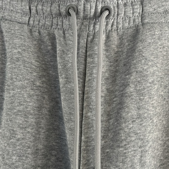 Men’s Size L gray sweat pants - Picture 3 of 5